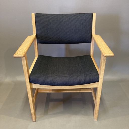 Fauteuil estampille Hans Wegner "design scandinave" 1960.