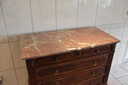 Commode en bois avec dessus en marbre rouge Circa 1900