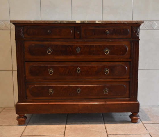 Image 1 of Commode en bois avec dessus en marbre rouge Circa 1900