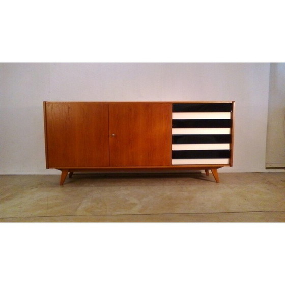 Image 1 of Commode rétro vintage en bois et chêne teinté par Jiří Jiroutka, 1950