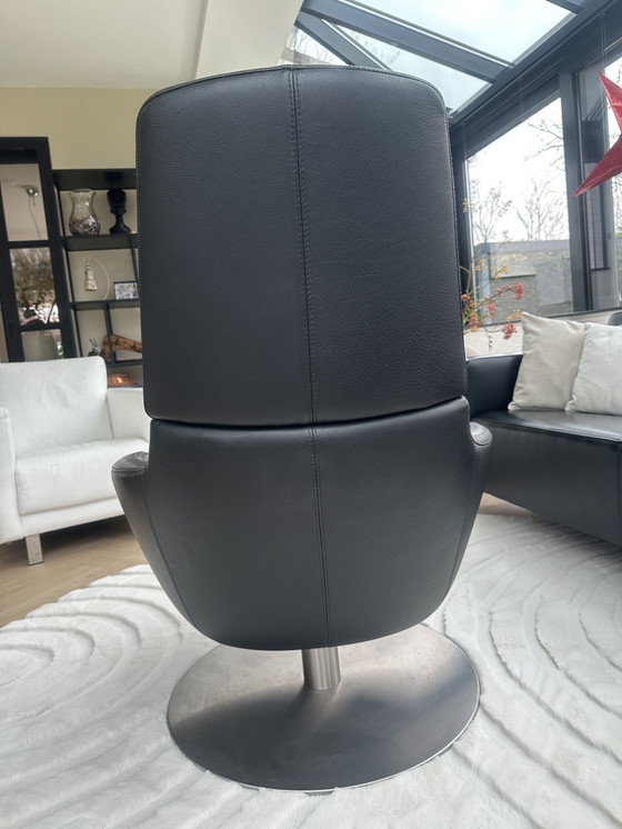 Image 1 of Natuzzi Prend Swivel Black chair