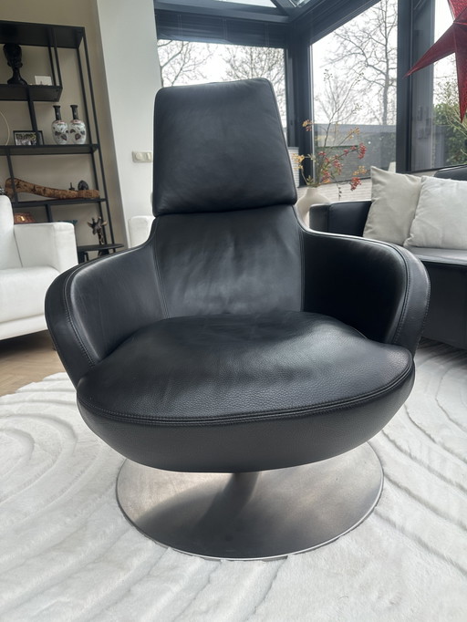 Natuzzi Prend Swivel Black chair