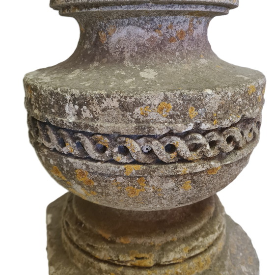 Image 1 of Paire de vases ornementaux en grès français avec artichaut, du XVIIIe siècle