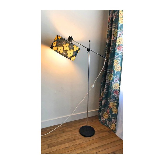 Image 1 of Lampadaire vintage avec base et abat-jour en métal chromé