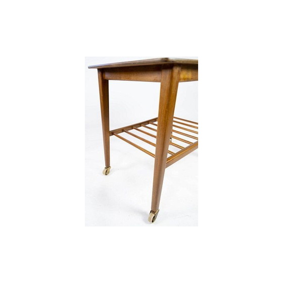Image 1 of Table d'appoint vintage en teck avec étagère et roulettes Danemark années 1960