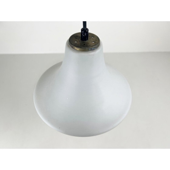 Image 1 of Lampe suspendue vintage en verre opale blanc et laiton par Lyfa, Danemark 1950