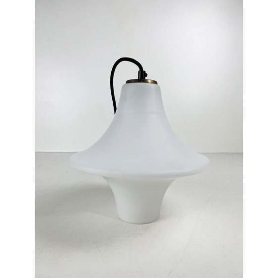 Image 1 of Lampe suspendue vintage en verre opale blanc et laiton par Lyfa, Danemark 1950