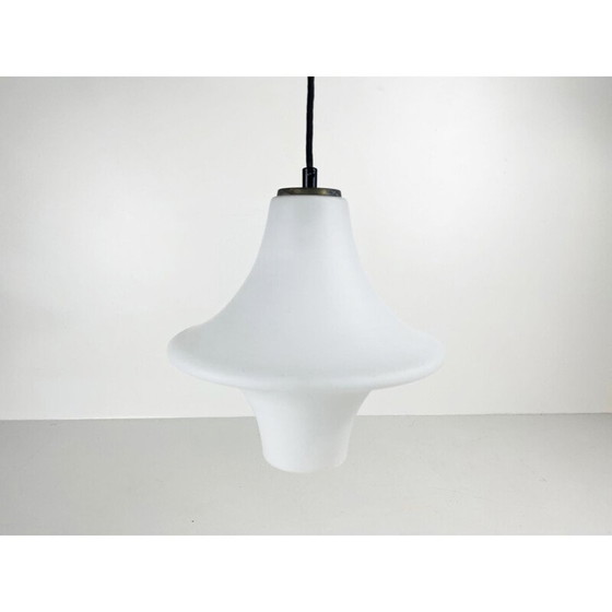 Image 1 of Lampe suspendue vintage en verre opale blanc et laiton par Lyfa, Danemark 1950