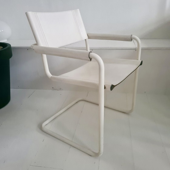 Image 1 of Fauteuil à structure tubulaire en cuir blanc Mart Stam S34