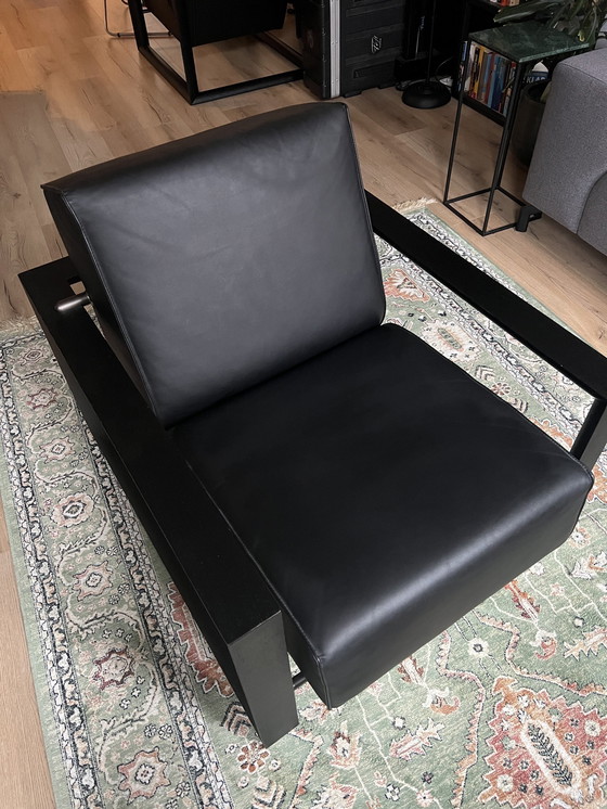 Image 1 of 2 de 2 Chaise en cuir noir Montis Dickens