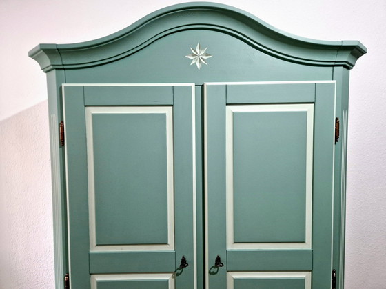 Image 1 of Armoire restaurée | Couleurs craie Duck Egg & Sage