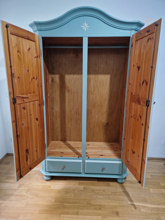 Image 1 of Armoire restaurée | Couleurs craie Duck Egg & Sage