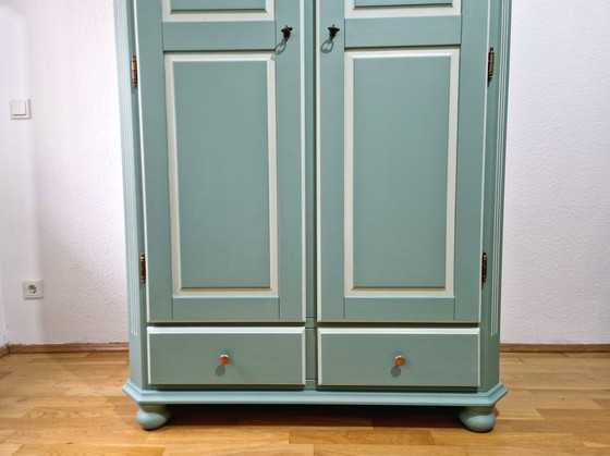 Image 1 of Armoire restaurée | Couleurs craie Duck Egg & Sage