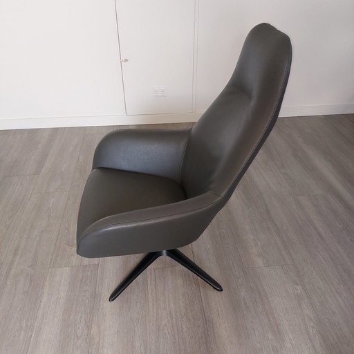 Fauteuil en cuir Pode