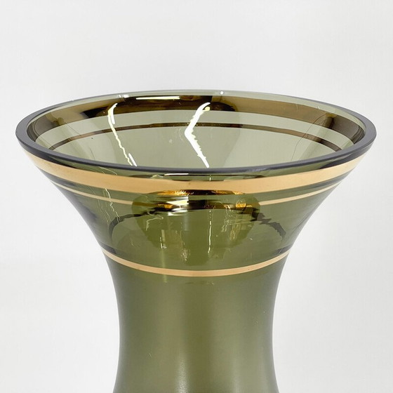 Image 1 of Vase vintage en verre vert avec décor doré, Tchécoslovaquie, années 1960