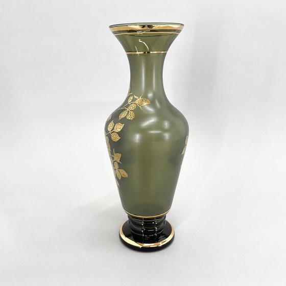 Image 1 of Vase vintage en verre vert avec décor doré, Tchécoslovaquie, années 1960