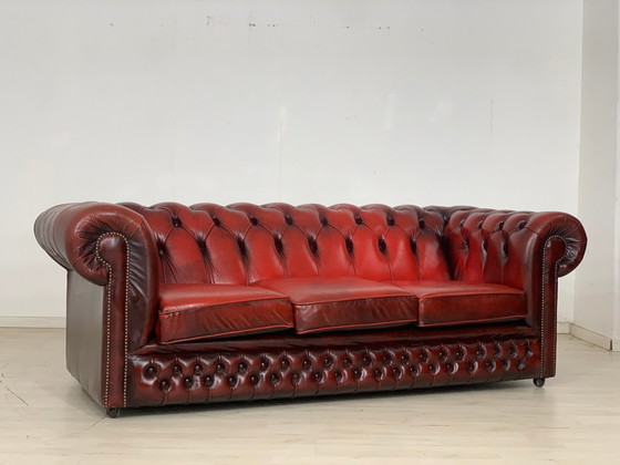 Image 1 of Original canapé chesterfield canapé en cuir 3 places oxblood