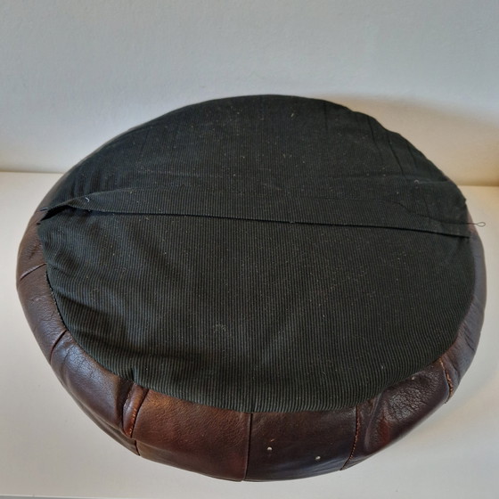 Image 1 of Pouf en cuir rond