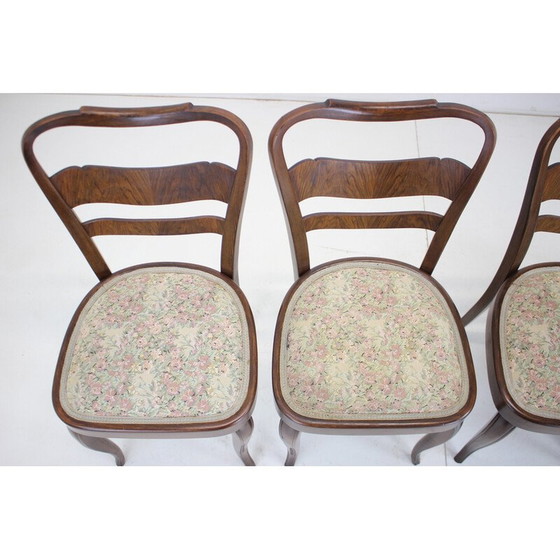 Image 1 of Ensemble de 4 chaises de salle à manger vintage en bois et tissu, Tchécoslovaquie, années 1940