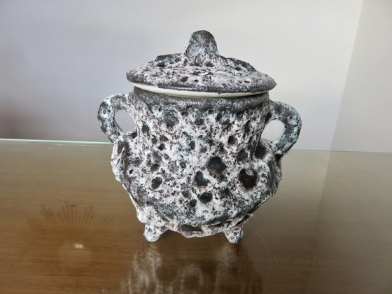 Image 1 of Vase Pique Fleur Tripode Fat Lava