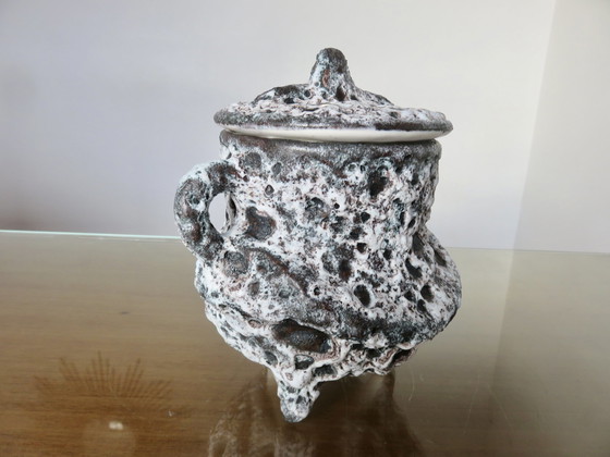 Image 1 of Vase Pique Fleur Tripode Fat Lava