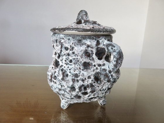 Image 1 of Vase Pique Fleur Tripode Fat Lava