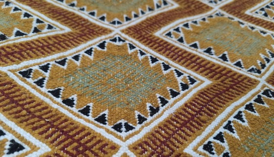 Image 1 of Tapis Berbère Motifs Losanges Tissé Mains En Laine Naturelle