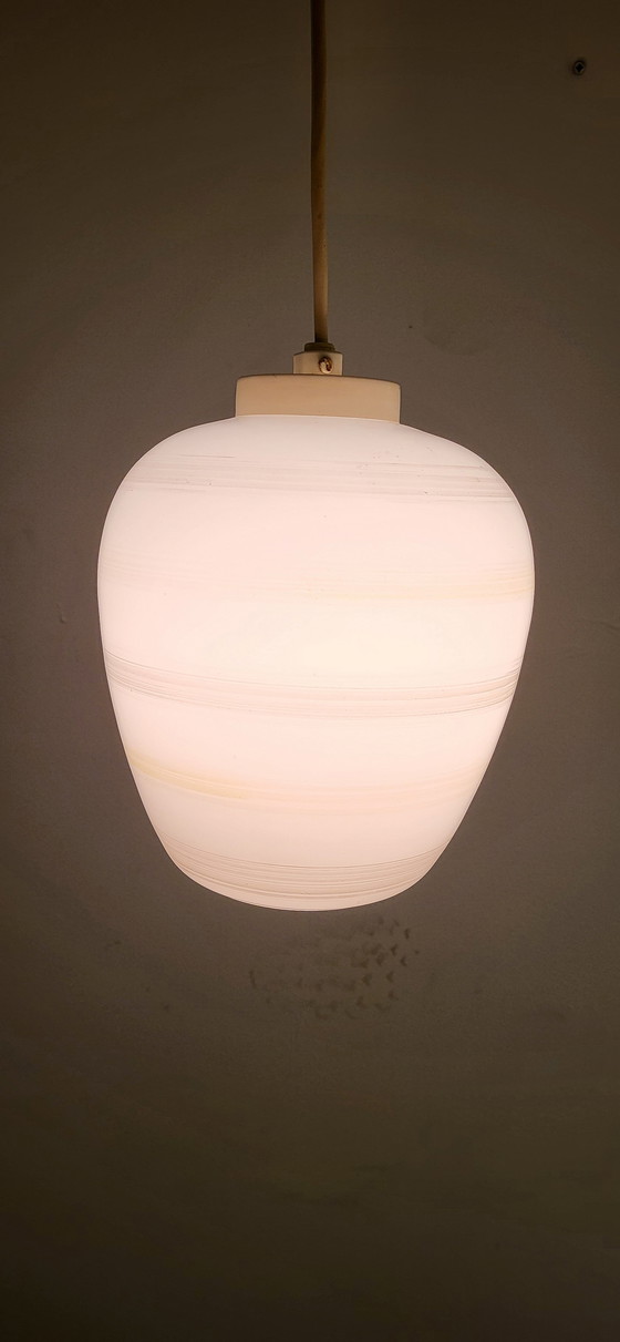 Image 1 of Lampe Vintage en verre au lait (Probablement Philips) 1950s