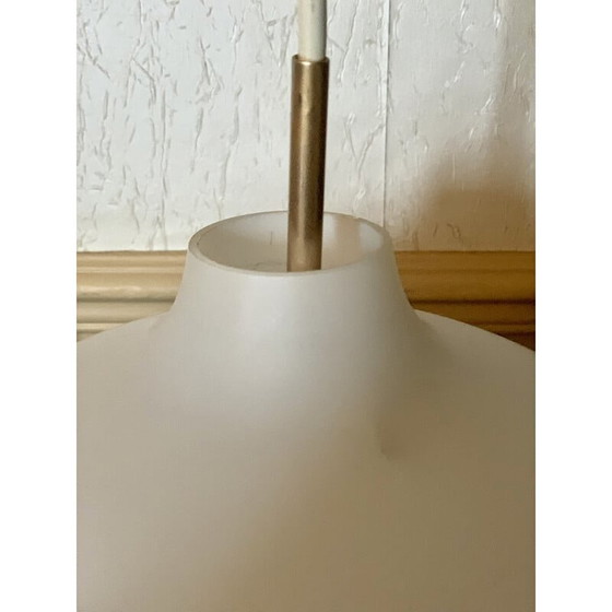 Image 1 of Lampe suspendue opaline vintage scandinave par Vilhem Wohlert pour Louis Poulsen
