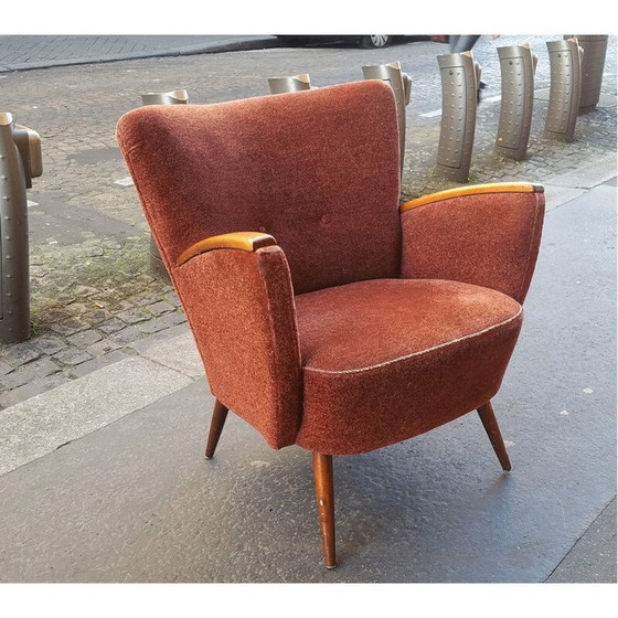 Image 1 of Fauteuil allemand vintage en velours rouge et bois 1950