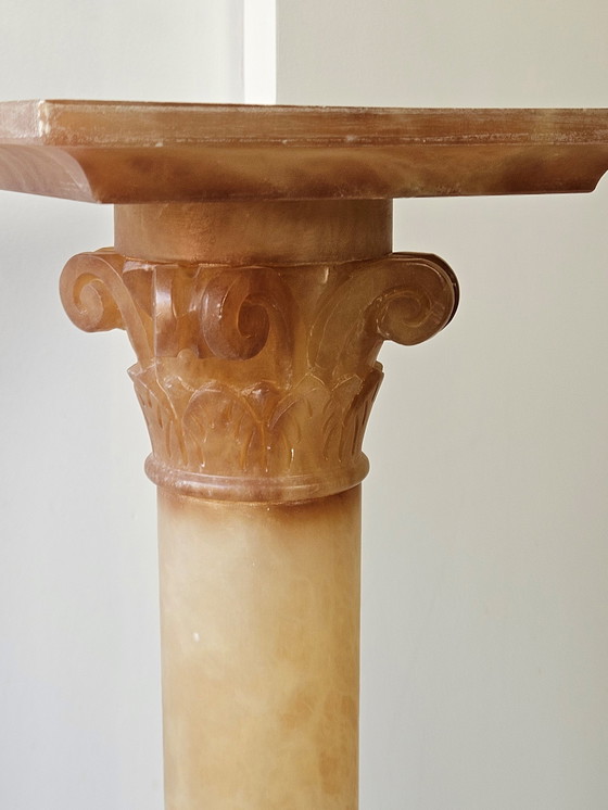 Image 1 of Français Vintage Néoclassique Base et lampe en albâtre avec abat-jour en soie - 60S