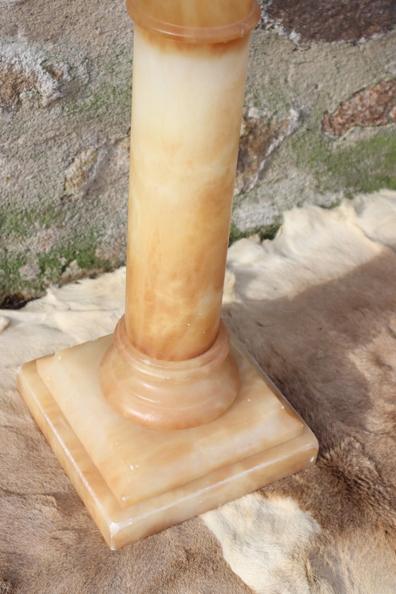 Image 1 of Français Vintage Néoclassique Base et lampe en albâtre avec abat-jour en soie - 60S