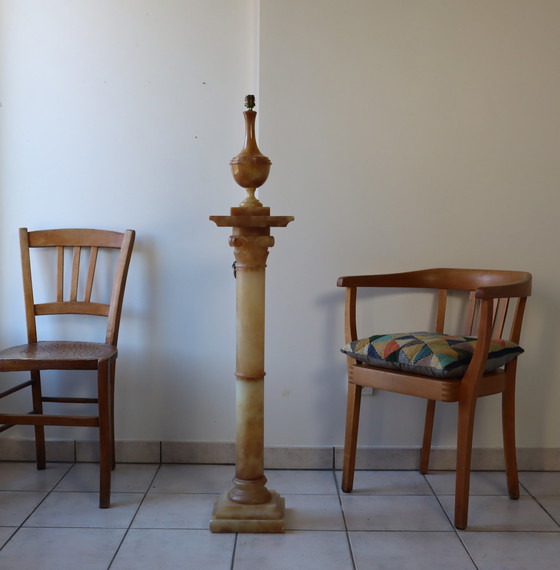 Image 1 of Français Vintage Néoclassique Base et lampe en albâtre avec abat-jour en soie - 60S
