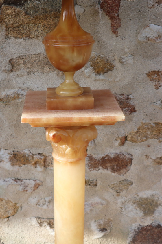 Image 1 of Français Vintage Néoclassique Base et lampe en albâtre avec abat-jour en soie - 60S