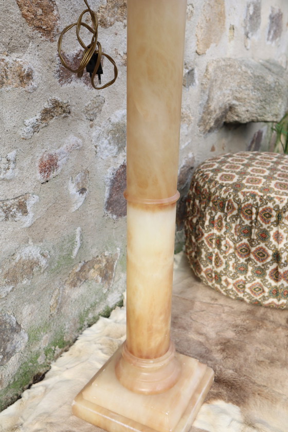Image 1 of Français Vintage Néoclassique Base et lampe en albâtre avec abat-jour en soie - 60S