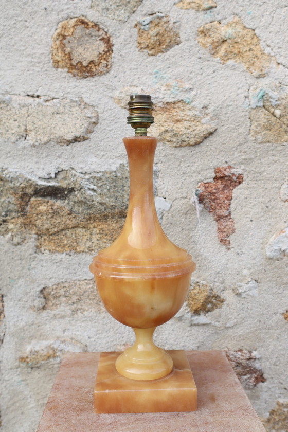 Image 1 of Français Vintage Néoclassique Base et lampe en albâtre avec abat-jour en soie - 60S