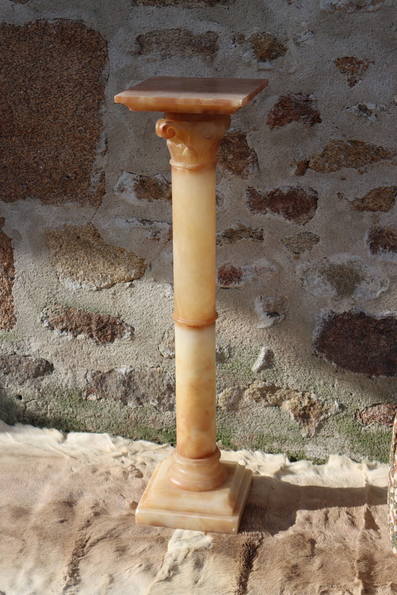 Image 1 of Français Vintage Néoclassique Base et lampe en albâtre avec abat-jour en soie - 60S