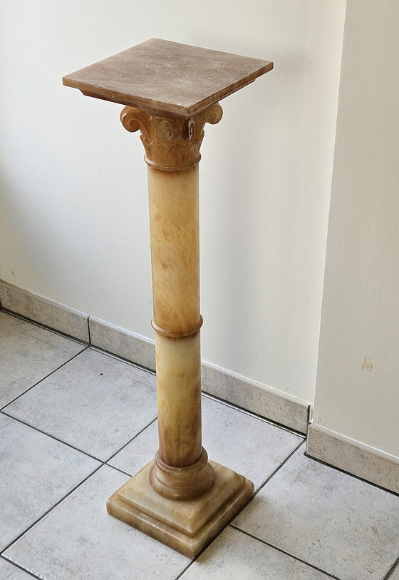Image 1 of Français Vintage Néoclassique Base et lampe en albâtre avec abat-jour en soie - 60S