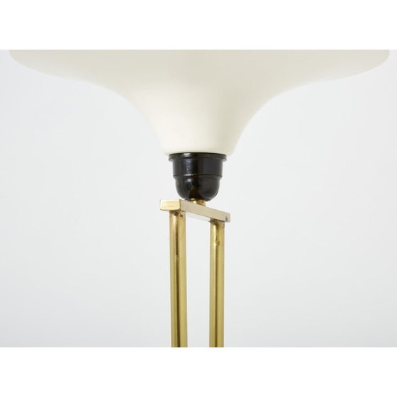 Image 1 of Lampadaire italien vintage Stilnovo en laiton et opaline, 1960