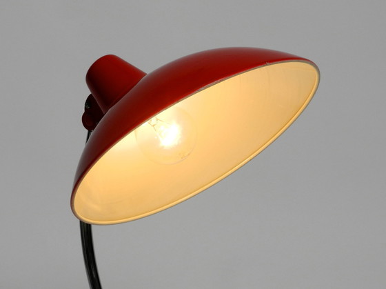 Image 1 of Original lampe de table classique en métal rouge Kaiser Idell modèle 6786 des années 1960