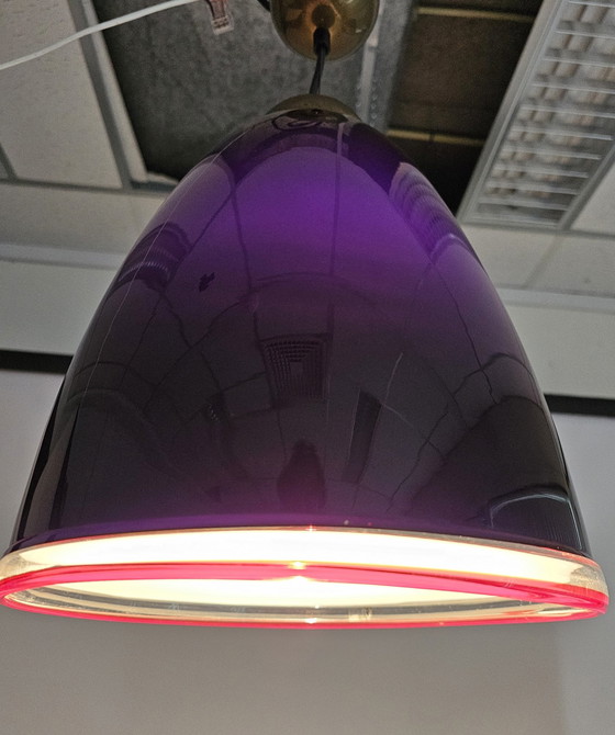 Image 1 of Lampe pendante italienne en verre illuminée violet