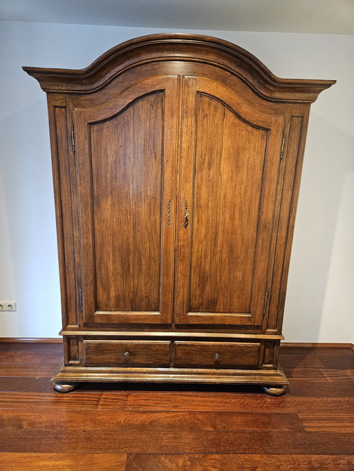 Bow Cabinet Walnut