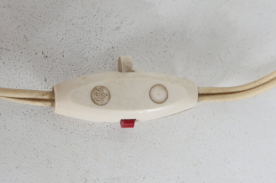 Image 1 of Lampe de table des années 60 du Mid Century avec abat-jour en verre opalin, France