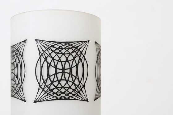 Image 1 of Lampe de table des années 60 du Mid Century avec abat-jour en verre opalin, France