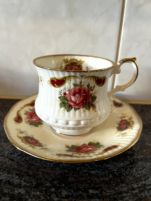 Tasse et soucoupe Queens Fine Bone China