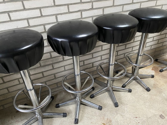 Image 1 of 5 Tabourets de bar ronds industriels vintage en acier