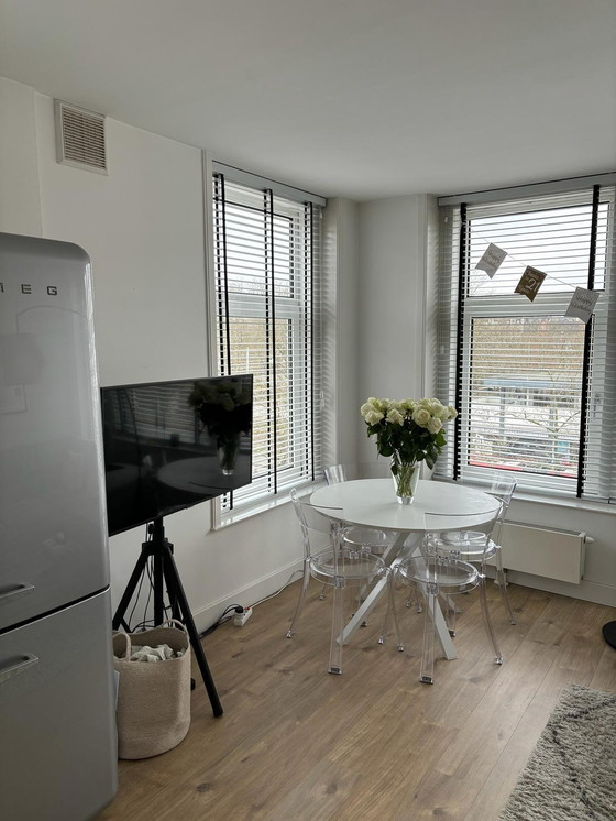 Image 1 of Chaises modernes transparentes - 4 pièces - presque neuves Type : Stein