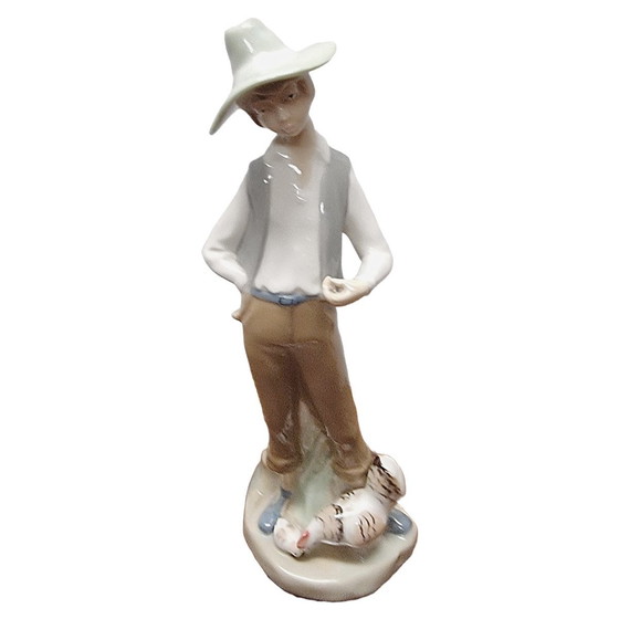 Image 1 of Statuette vintage en porcelaine d'un jeune homme