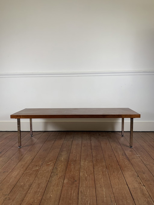 Table basse en teck et pied chromé, 1970