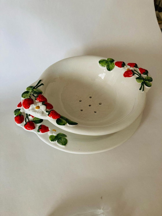 Image 1 of Bassano Ceramic Strawberry Test With Leaking Tray (Test de fraises en céramique avec plateau fuyant)